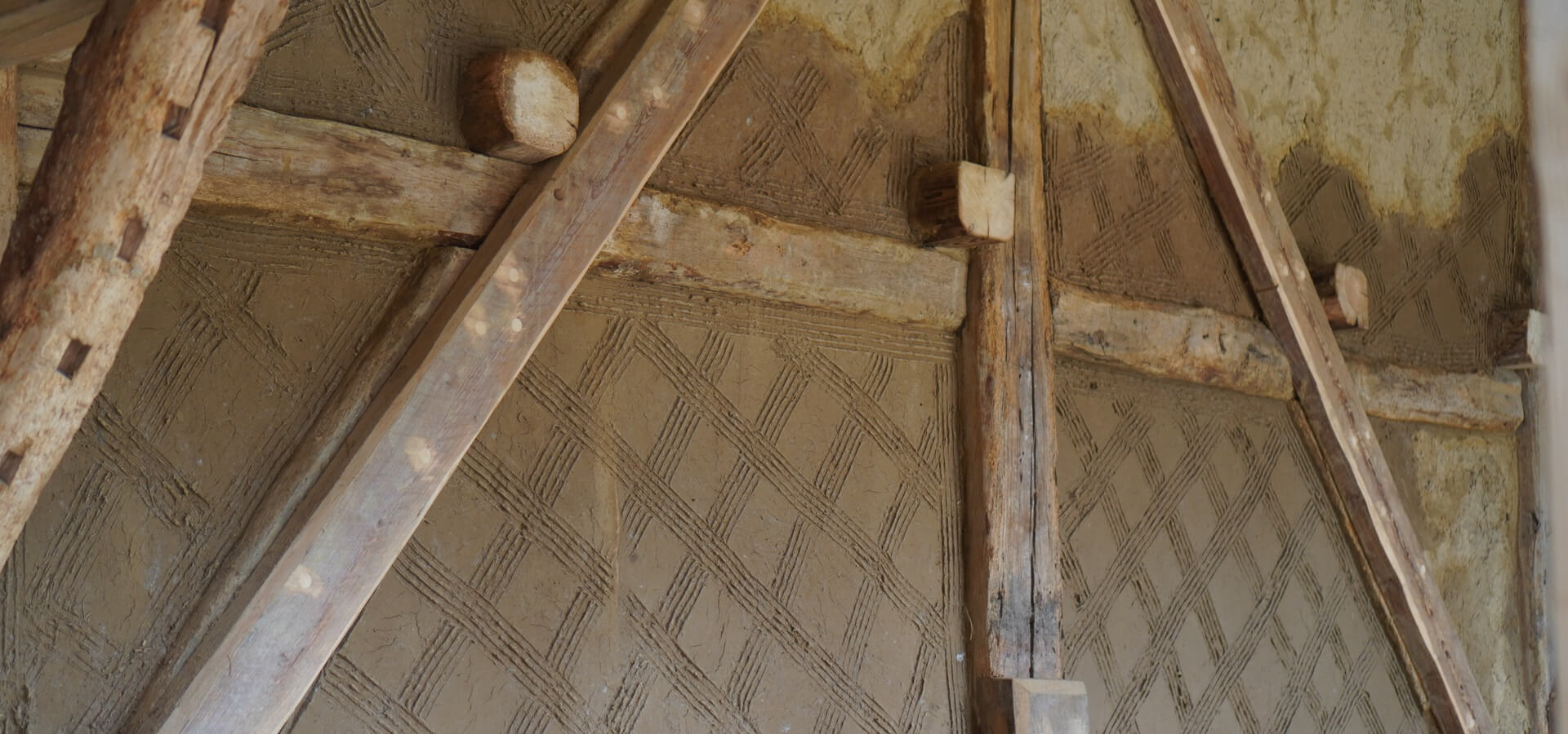 Restaurierung und Rekonstruktion von Strohlehmausfachungen